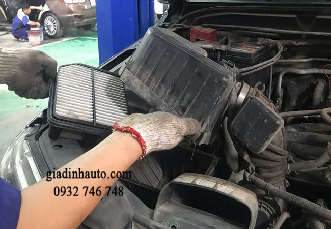 thực hiện bảo dưỡng định kỳ như thay lọc gió cho xe ô tô thực hiện bảo dưỡng định kỳ như thay lọc gió cho xe ô tô