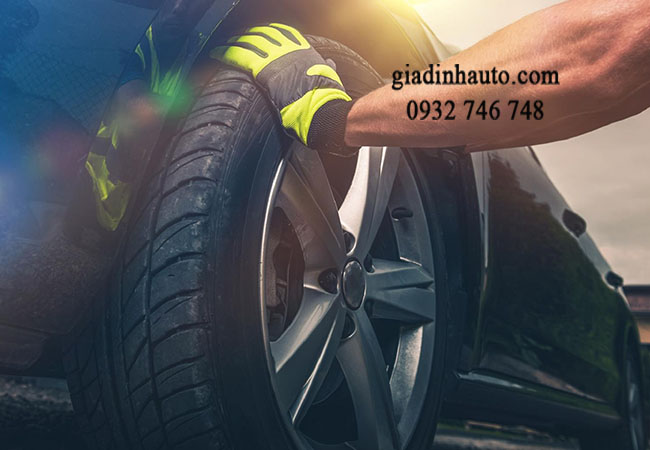 kiểm tra lốp xe ô tô thường xuyên để đảm bảo sự an toàn khi di chuyển trên đường kiểm tra lốp xe ô tô thường xuyên để đảm bảo sự an toàn khi di chuyển trên đường