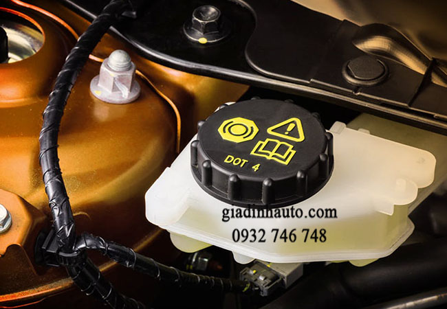 kiểm tra dầu phanh ô tô định kỳ kiểm tra dầu phanh ô tô định kỳ