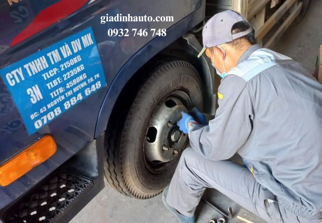 Nhân viên garage đến tận nhà hoặc vị trí của các bác để kiểm tra và sửa chữa. Nhân viên garage đến tận nhà hoặc vị trí của các bác để kiểm tra và sửa chữa.