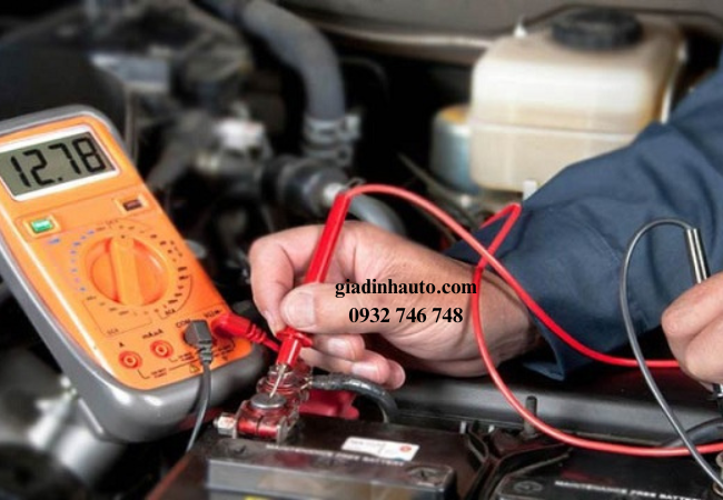 Kiểm tra, thay ắc quy kịp thời giúp tránh tình trạng xe không khởi động được trong những chuyến đi dài Kiểm tra, thay ắc quy kịp thời giúp tránh tình trạng xe không khởi động được trong những chuyến đi dài