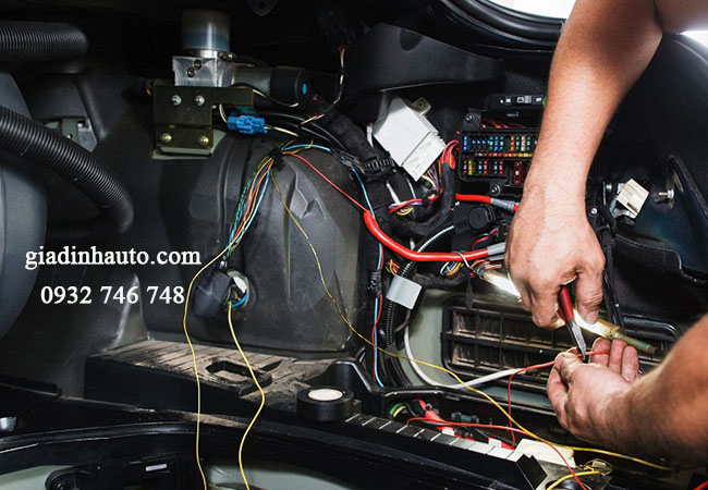 kiểm tra và sửa chữa hệ thóng điện một cách chuyên nghiệp tại gara uy tín kiểm tra và sửa chữa hệ thóng điện một cách chuyên nghiệp tại gara uy tín