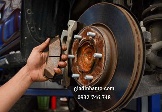 kiểm tra hệ thống phanh trên xe để an toàn kiểm tra hệ thống phanh trên xe để an toàn