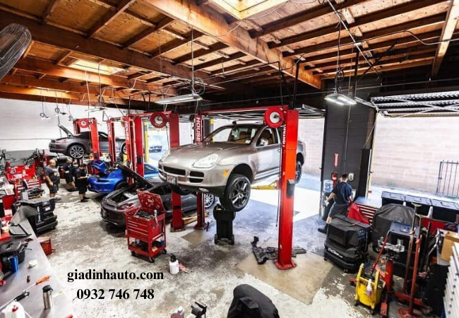 Việc bảo dưỡng ô tô tại một gara uy tín là một lựa chọn thông minh và cần thiết đối với mỗi bác tài Việc bảo dưỡng ô tô tại một gara uy tín là một lựa chọn thông minh và cần thiết đối với mỗi bác tài