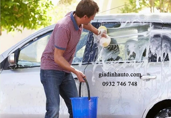 rửa xe thường xuyên vừa chăm sóc màu sơn , vừa bảo vệ xe khỏi bụi bặm rửa xe thường xuyên vừa chăm sóc màu sơn , vừa bảo vệ xe khỏi bụi bặm