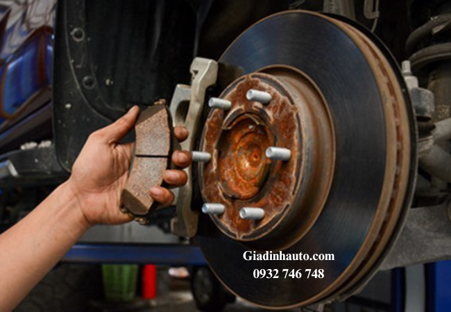 Phanh là bộ phận giúp xe dừng lại hoặc giảm tốc độ đúng lúc Phanh là bộ phận giúp xe dừng lại hoặc giảm tốc độ đúng lúc