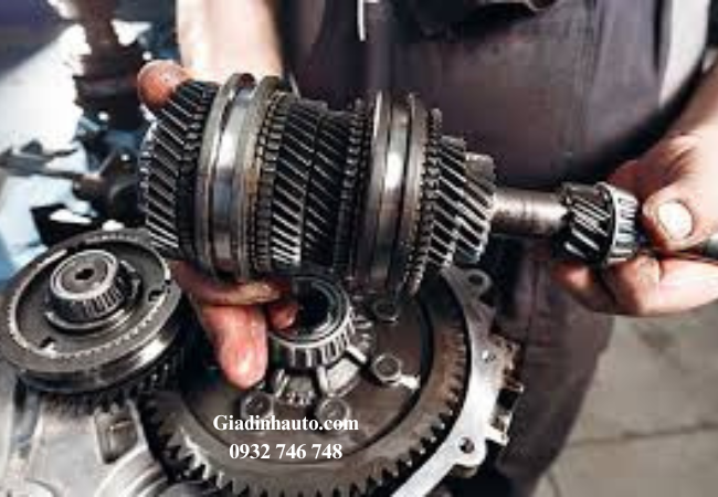 Bảo dưỡng hộp số sàn ô tô thường ít tốn kém hơn và dễ dàng hơn vì cấu tạo đơn giản Bảo dưỡng hộp số sàn ô tô thường ít tốn kém hơn và dễ dàng hơn vì cấu tạo đơn giản