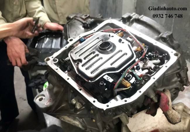 Chi phí tháo lắp hộp số tự động dao động khoảng 3.000.000 đến 7.000.000 VNĐ. Chi phí tháo lắp hộp số tự động dao động khoảng 3.000.000 đến 7.000.000 VNĐ.