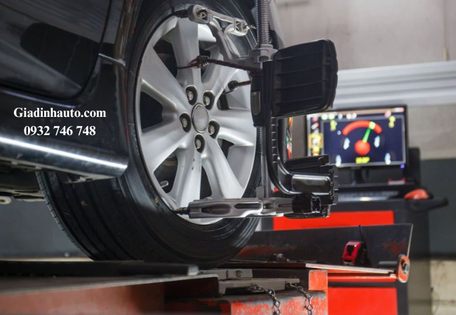 Kiểm tra thước lái tại garage uy tín, có thiết bị chuyên dụng Kiểm tra thước lái tại garage uy tín, có thiết bị chuyên dụng