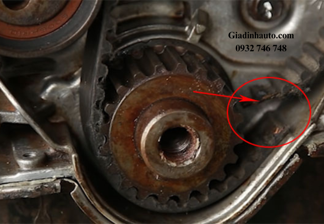 Dây cam ô tô mòn hoặc trượt sẽ làm xe giảm công suất, tốn xăng và tăng phát thải. Dây cam ô tô mòn hoặc trượt sẽ làm xe giảm công suất, tốn xăng và tăng phát thải.