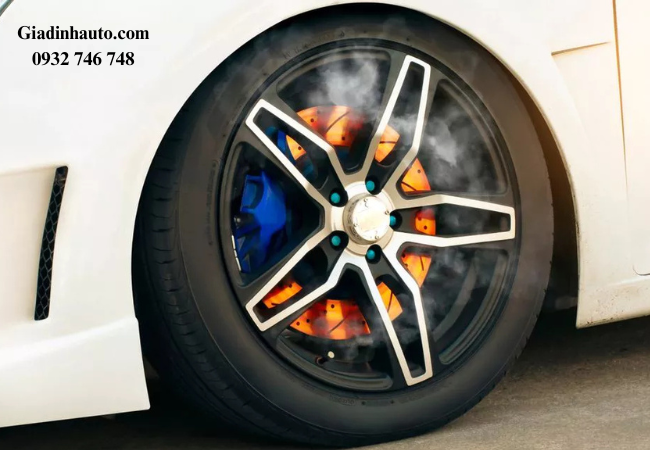 Lốp chịu nhiệt được thiết kế từ các loại cao su đặc biệt kết hợp với hợp chất chống oxi hóa Lốp chịu nhiệt được thiết kế từ các loại cao su đặc biệt kết hợp với hợp chất chống oxi hóa