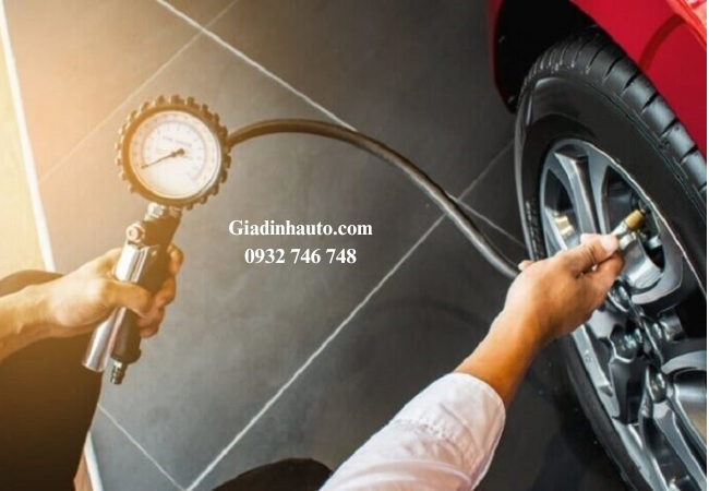 Lốp quá căng hoặc quá non đều làm giảm độ bám đường Lốp quá căng hoặc quá non đều làm giảm độ bám đường