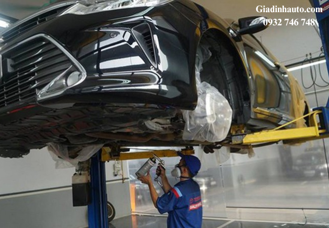 Phủ gầm xe Mazda 3 là một bước bảo dưỡng quan trọng giúp bảo vệ toàn bộ gầm xe Phủ gầm xe Mazda 3 là một bước bảo dưỡng quan trọng giúp bảo vệ toàn bộ gầm xe