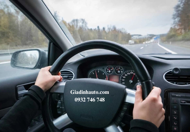 Vô lăng bị lệch hoặc xe bị rung lắc khi chạy cần được đưa đi bảo dưỡng ngay Vô lăng bị lệch hoặc xe bị rung lắc khi chạy cần được đưa đi bảo dưỡng ngay