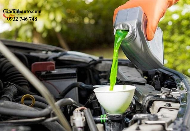 Dành vài phút mỗi tuần để kiểm tra nước làm mát, dầu máy, lốp xe và đèn chiếu sáng Dành vài phút mỗi tuần để kiểm tra nước làm mát, dầu máy, lốp xe và đèn chiếu sáng