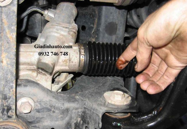 Rò rỉ dầu trợ lực lái không phát hiện sớm, thước lái oto sẽ bị cháy hoặc bó cứng Rò rỉ dầu trợ lực lái không phát hiện sớm, thước lái oto sẽ bị cháy hoặc bó cứng