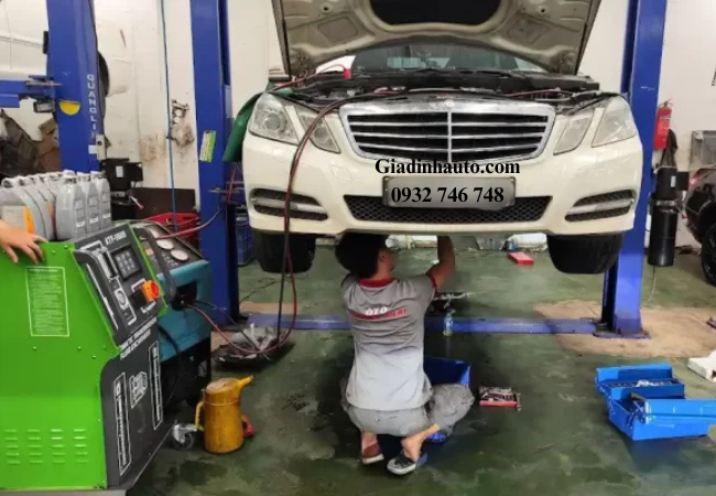 Dầu hộp số nên được thay định kỳ sau mỗi 40.000 – 60.000 km hoặc 2 – 3 năm Dầu hộp số nên được thay định kỳ sau mỗi 40.000 – 60.000 km hoặc 2 – 3 năm