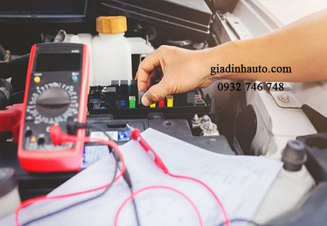 kiểm tra nguồn điện trên xe để xác định có phải hỏng bơm xăng không kiểm tra nguồn điện trên xe để xác định có phải hỏng bơm xăng không