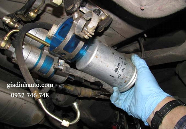 vệ sinh và thay mới bộ lọc nhiên liệu ô tô định kỳ vệ sinh và thay mới bộ lọc nhiên liệu ô tô định kỳ