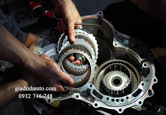 chi phí thay thế mỗi hộp số ô tô sẽ tuỳ thuộc vào từng loại xe, bộ phận thay thế chi phí thay thế mỗi hộp số ô tô sẽ tuỳ thuộc vào từng loại xe, bộ phận thay thế