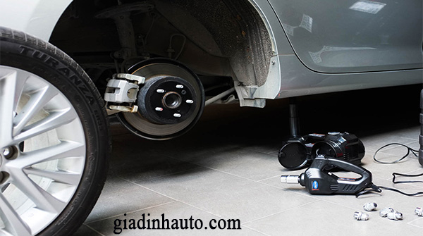 bảo dưỡng phanh ô tô bảo dưỡng phanh ô tô