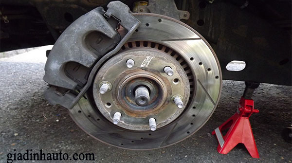 bảo dưỡng phanh ô tô bảo dưỡng phanh ô tô
