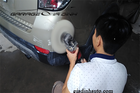 công đoạn đánh bóng quy trình sơn xe tại garage ô tô gia định công đoạn đánh bóng quy trình sơn xe tại garage ô tô gia định