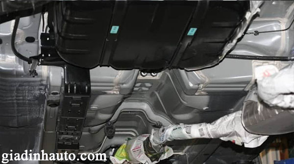 sơn phủ gầm xe ô tô sơn phủ gầm xe ô tô