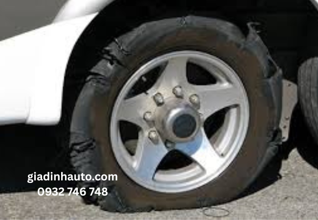 tránh rủi ro nổ lốp , xẹp lốp do không kiểm tra thường xuyên tránh rủi ro nổ lốp , xẹp lốp do không kiểm tra thường xuyên