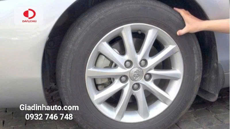 lốp ô tô bơm quá căng hoặc quá non cũng không đủ tiêu chuẩn an toàn lốp ô tô bơm quá căng hoặc quá non cũng không đủ tiêu chuẩn an toàn