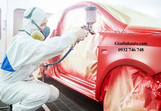 Sơn lại xe giúp xe trông như mới, loại bỏ các vết trầy xước, bạc màu, bong tróc do thời tiết hoặc va chạm Sơn lại xe giúp xe trông như mới, loại bỏ các vết trầy xước, bạc màu, bong tróc do thời tiết hoặc va chạm
