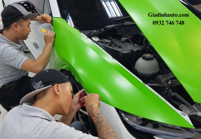 Dán Decal cũng là một cách phổ biến nếu muốn thay đổi màu sơn xe nhưng vẫn giữ nguyên màu đăng ký Dán Decal cũng là một cách phổ biến nếu muốn thay đổi màu sơn xe nhưng vẫn giữ nguyên màu đăng ký