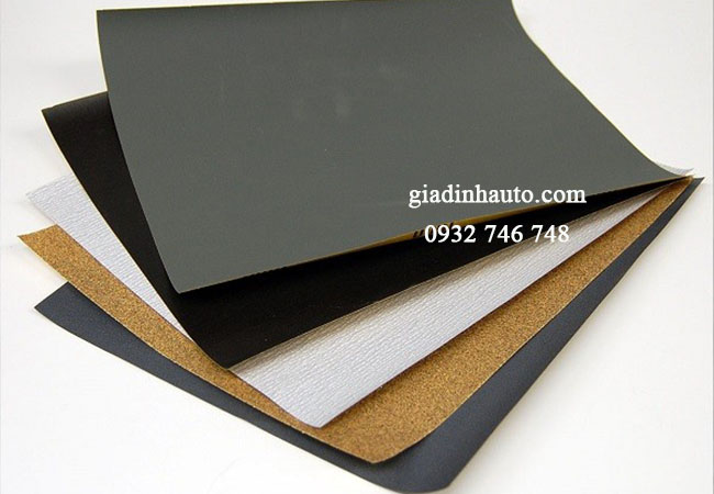 sử dụng giấy nhám để loại bỏ bề mặt sơn cũ sử dụng giấy nhám để loại bỏ bề mặt sơn cũ