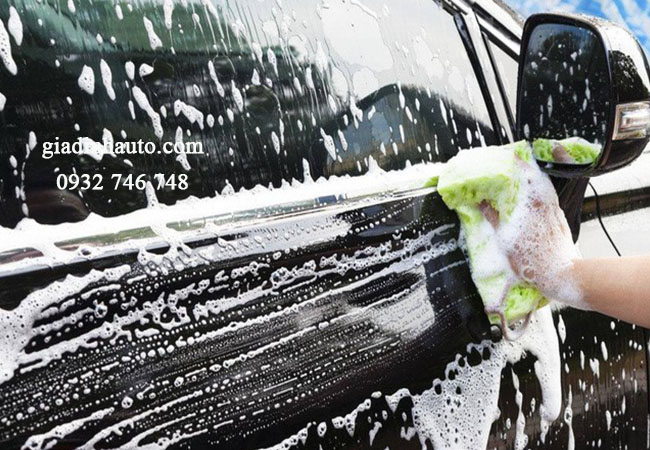 rửa xe thường xuyên cũng là cách để bảo vệ lớp sơn trên xe rửa xe thường xuyên cũng là cách để bảo vệ lớp sơn trên xe