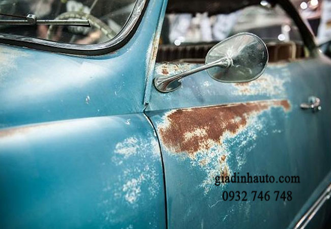 rỉ sét ở cánh cửa làm cho xe xấu đi, mất vẻ đẹp rỉ sét ở cánh cửa làm cho xe xấu đi, mất vẻ đẹp