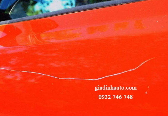 vết xước trên xe xuất hiện khi thao tác sơn không kỹ vết xước trên xe xuất hiện khi thao tác sơn không kỹ