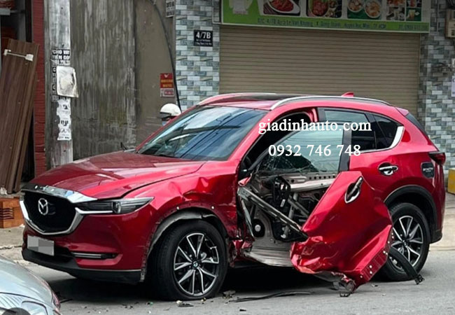 trường hợp cánh cửa xe ô tô bị hư hỏng nặng thì không thể sơn lại mà phải thay mới hoàn toàn trường hợp cánh cửa xe ô tô bị hư hỏng nặng thì không thể sơn lại mà phải thay mới hoàn toàn