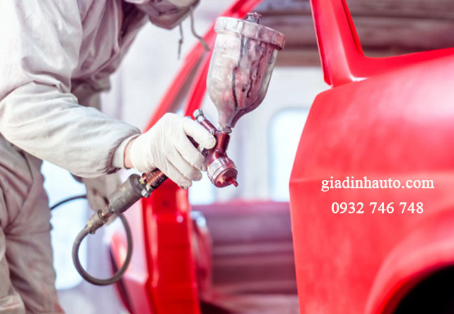 phun sơn lớp màu đầu tiên lên xe phun sơn lớp màu đầu tiên lên xe