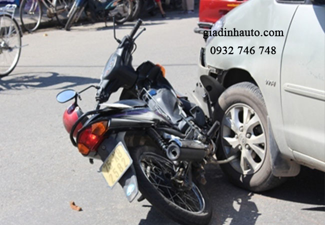 xe va chạm khi tham gia giao thông cũng là nguyên nhân làm xuất hiện những vết trầy xước xe va chạm khi tham gia giao thông cũng là nguyên nhân làm xuất hiện những vết trầy xước