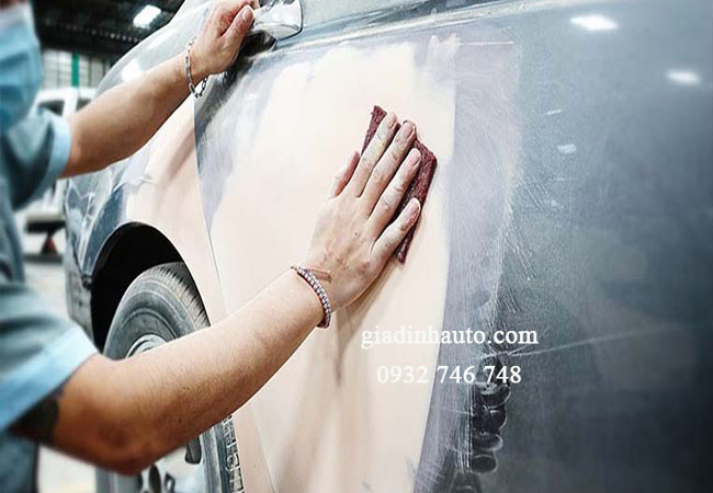 chà nhám bề mặt cần sơn sạch sẽ chà nhám bề mặt cần sơn sạch sẽ