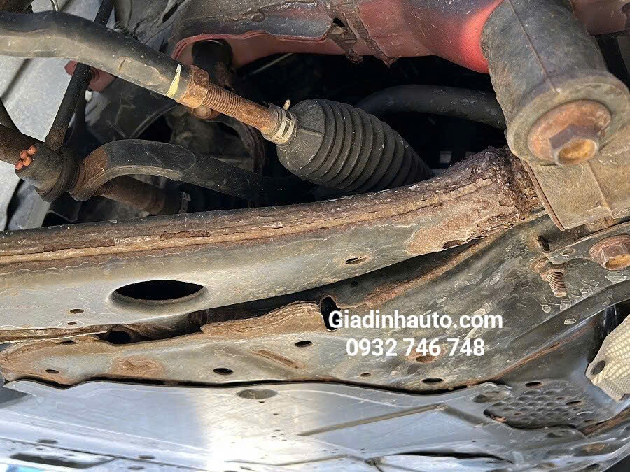 khí hậu ẩm ướt kèm độ ẩm cao nên phần gầm xe ô tô ở việt nam đễ bị gỉ sét khí hậu ẩm ướt kèm độ ẩm cao nên phần gầm xe ô tô ở việt nam đễ bị gỉ sét