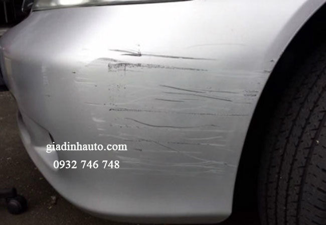 những vết trầy xước trên xe lâu ngày sẽ rộng hơn ảnh hướng đển giá trị xe nếu không sơn lại những vết trầy xước trên xe lâu ngày sẽ rộng hơn ảnh hướng đển giá trị xe nếu không sơn lại