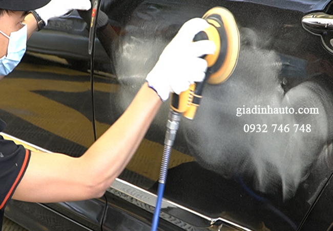 áp dụng bột đánh bóng lên vùng bị xước để khắc phục áp dụng bột đánh bóng lên vùng bị xước để khắc phục