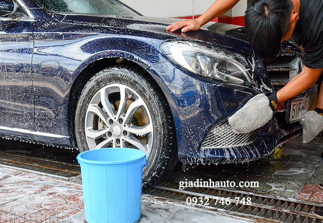 làm sạch xe trước khi sơn để giúp lớp sơn mới được bền hơn làm sạch xe trước khi sơn để giúp lớp sơn mới được bền hơn