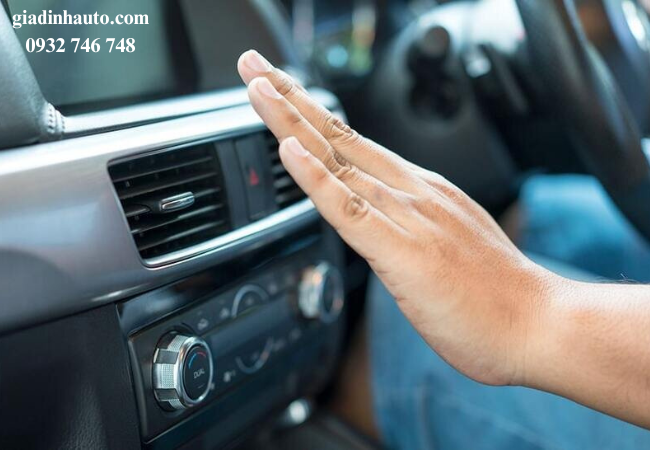 Sự cố phổ biến nhất mà các bác tài gặp phải là điều hòa không làm lạnh hoặc làm lạnh không hiệu quả. Sự cố phổ biến nhất mà các bác tài gặp phải là điều hòa không làm lạnh hoặc làm lạnh không hiệu quả.