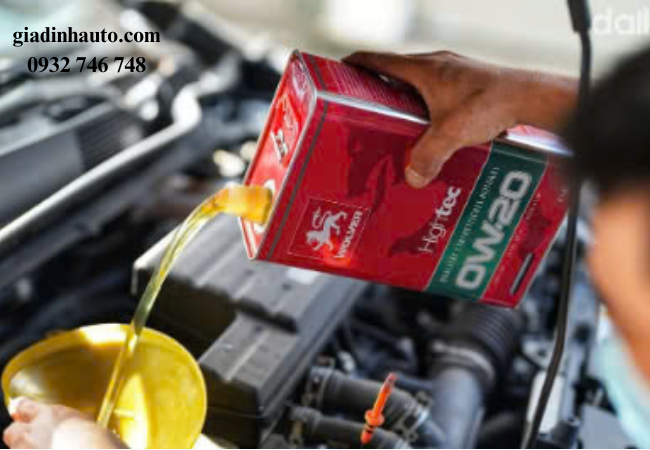 Thay dầu động cơ đúng lúc sẽ giúp động cơ hoạt động êm ái, giảm thiểu hư hỏng các bộ phận bên trong Thay dầu động cơ đúng lúc sẽ giúp động cơ hoạt động êm ái, giảm thiểu hư hỏng các bộ phận bên trong