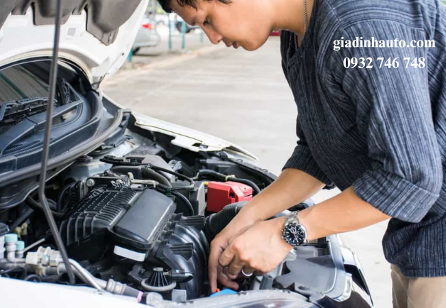 Hãy kiểm tra mức nước làm mát trong két nước khi bảo dưỡng xe ô tô Hãy kiểm tra mức nước làm mát trong két nước khi bảo dưỡng xe ô tô