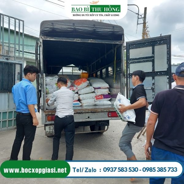Thu Hồng hỗ trợ giao hàng đúng hẹn Thu Hồng hỗ trợ giao hàng đúng hẹn