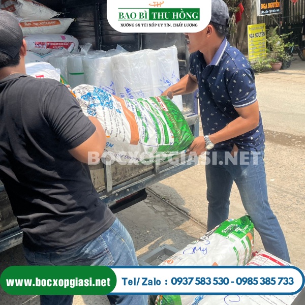 Thu Hồng cung cấp dịch vụ giao hàng tận nơi nhanh chóng đúng hẹn, freeship tại TpHCM Thu Hồng cung cấp dịch vụ giao hàng tận nơi nhanh chóng đúng hẹn, freeship tại TpHCM