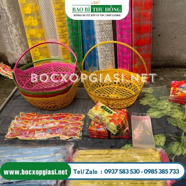 Giỏ đựng quà và các phụ kiện gói quà Giỏ đựng quà và các phụ kiện gói quà